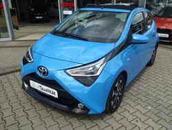 Cyan metallic Gebraucht 2018 Toyota Aygo x-sky Kleinwagen | 11.490 € (Etwas zu teuer)