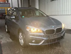 Grau Gebraucht 2015 BMW 218 Gran Tourer Advantage Van / Kleinbus | 9.790 € (Fairer Preis)