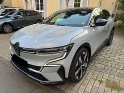 Grau Gebraucht 2022 Renault Megane E-Tech Komfort Limousine | 21.250 € (Guter Preis)