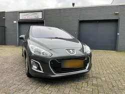 Grau Gebraucht 2011 Peugeot 308 Allure Limousine | 4.200 € (Teuer)