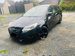 Schwarz Gebraucht 2013 Ford Focus Limousine | 7.600 €