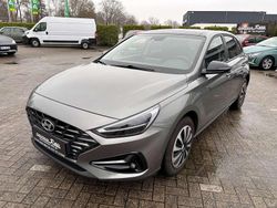 Olivine grey / met Gebraucht 2020 Hyundai i30 Intro Edition Kleinwagen | 15.490 € (Etwas zu teuer)