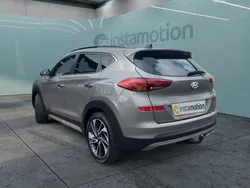 Grau Gebraucht 2019 Hyundai Tucson Premium SUV | 24.540 € (Etwas zu teuer)