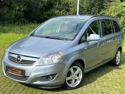 Silber Gebraucht 2011 Opel Zafira Design Edition Van / Kleinbus | 2.490 € (Fairer Preis)