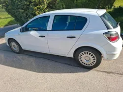Weiß Gebraucht 2009 Opel Astra Limousine | 3.300 €