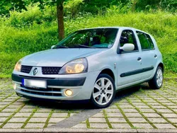 Grau Gebraucht 2003 Renault Clio II Kleinwagen | 1.000 €