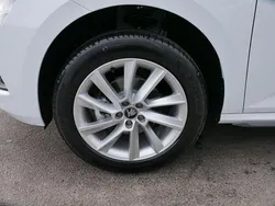 Moonweiß perleffekt moonweiß perleffekt Neu 2025 Skoda Kamiq Premium Edition SUV | 30.974 € (Fairer Preis)