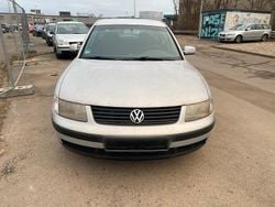 Grau Gebraucht 1999 VW Passat Limousine | 800 € (Guter Preis)
