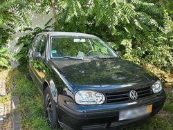 Schwarz Gebraucht 2000 VW Golf IV Limousine | 700 € (Fairer Preis)