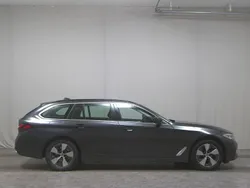 Grau Gebraucht 2020 BMW 520 Performance Kombi | 25.480 € (Guter Preis)