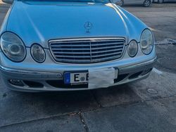 Silber Gebraucht 2004 Mercedes E220 Elegance Limousine | 5.490 € (Etwas zu teuer)