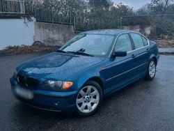 Blau Gebraucht 2002 BMW 320 Limousine | 1.790 € (Guter Preis)