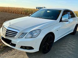 Weiß Gebraucht 2009 Mercedes E200 Limousine | 8.999 € (Fairer Preis)