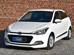 Weiß Gebraucht 2017 Hyundai i20 Limousine | 7.290 € (Guter Preis)