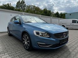 Blau Gebraucht 2015 Volvo V60 Summum Kombi | 19.999 €