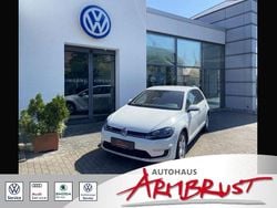 Pure white Gebraucht 2018 VW e-Golf Kleinwagen | 21.950 €