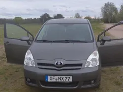Grau Gebraucht 2007 Toyota Corolla Verso Van / Kleinbus | 2.200 € (Guter Preis)