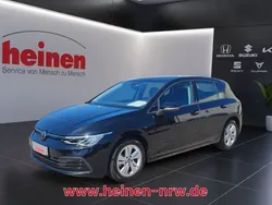 Schwarz Gebraucht 2022 VW Golf VIII Life Limousine | 18.459 € (Fairer Preis)
