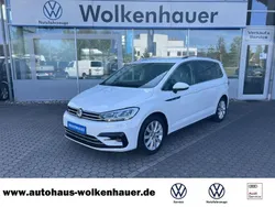 Pure white Gebraucht 2017 VW Touran Highline Van / Kleinbus | 20.950 € (Etwas zu teuer)
