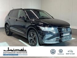 Deep black perleeffekt (metallic) Gebraucht 2022 VW Tiguan Active SUV | 26.989 € (Fairer Preis)