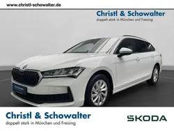 Purity weiss Gebraucht 2025 Skoda Superb Kombi | 32.509 €