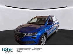 Raceblau metallic met. Gebraucht 2021 Skoda Karoq Style SUV | 24.680 € (Etwas zu teuer)