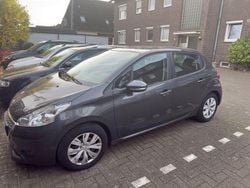 Grau Gebraucht 2014 Peugeot 208 Kleinwagen | 3.900 € (Guter Preis)
