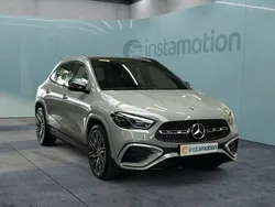 Grau Gebraucht 2025 Mercedes GLA200 AMG SUV | 46.960 € (Teuer)