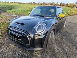 Schwarz Gebraucht 2022 Mini Cooper SE Kleinwagen | 18.500 € (Fairer Preis)