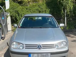 Grau Gebraucht 2002 VW Golf IV Kleinwagen | 1.000 € (Fairer Preis)