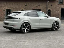 Grau Gebraucht 2023 Porsche Cayenne SUV | 115.790 €