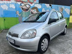 Silber Gebraucht 2002 Toyota Yaris Sol Limousine | 2.999 € (Fairer Preis)