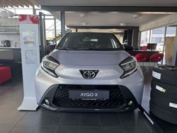 Grau Neu 2025 Toyota Aygo X SUV | 20.990 €