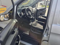 Silber Gebraucht 2019 Mercedes Vito Van / Kleinbus | 16.320 €