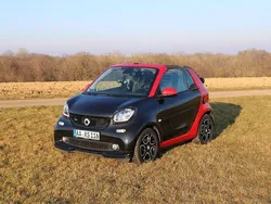 Rot Gebraucht 2017 Smart ForTwo Coupé Brabus Xclusive Cabrio | 23.499 € (Etwas zu teuer)