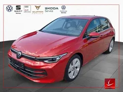 Kings red metallic Gebraucht 2024 VW Golf VIII Style Limousine | 32.920 € (Etwas zu teuer)