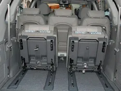 Schwarz Gebraucht 2003 Kia Carnival EX Van / Kleinbus | 3.900 € (Guter Preis)