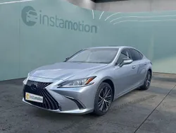 Silber Neu 2024 Lexus ES300H Limousine | 46.449 € (Fairer Preis)