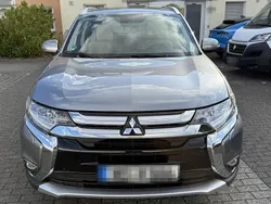 Silber Gebraucht 2017 Mitsubishi Outlander SUV | 11.800 € (Fairer Preis)