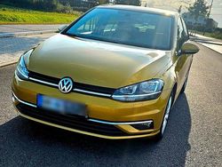 Gelb Gebraucht 2017 VW Golf VII Limousine | 15.750 € (Guter Preis)