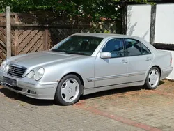 Silber Gebraucht 2000 Mercedes E200 Avantgarde Limousine | 1.750 € (Guter Preis)