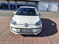 Weiß Gebraucht 2016 VW up! Move Kleinwagen | 4.600 € (Guter Preis)