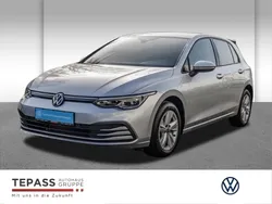 Grau Gebraucht 2022 VW Golf VIII Life Limousine | 23.690 € (Guter Preis)