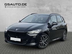 Black sapphire metallic (schwarz) Gebraucht 2025 BMW 220 Active Tourer M Sport Van / Kleinbus | 32.990 € (Fairer Preis)