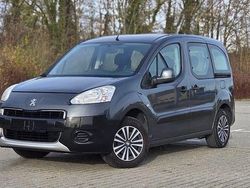 Grau Gebraucht 2015 Peugeot Partner Tepee Active Van / Kleinbus | 8.490 € (Fairer Preis)