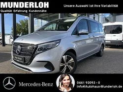 Pastellblau Gebraucht 2024 Mercedes V220 Avantgarde Van / Kleinbus | 71.900 €