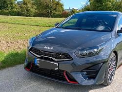 Grau Gebraucht 2022 Kia ProCeed Turbo Kombi | 27.500 € (Fairer Preis)