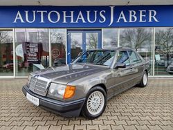 Braun Gebraucht 1986 Mercedes E230 Limousine | 14.989 €