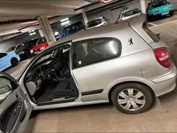 Silber Gebraucht 2001 Nissan Almera Kleinwagen | 1.100 € (Guter Preis)