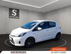 Pianosaweiß Gebraucht 2012 Toyota Yaris Hybrid Life Limousine | 9.400 € (Fairer Preis)